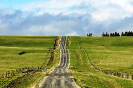 What Are The Specific Applications of Telephoto Lenses In Landscape Photography?